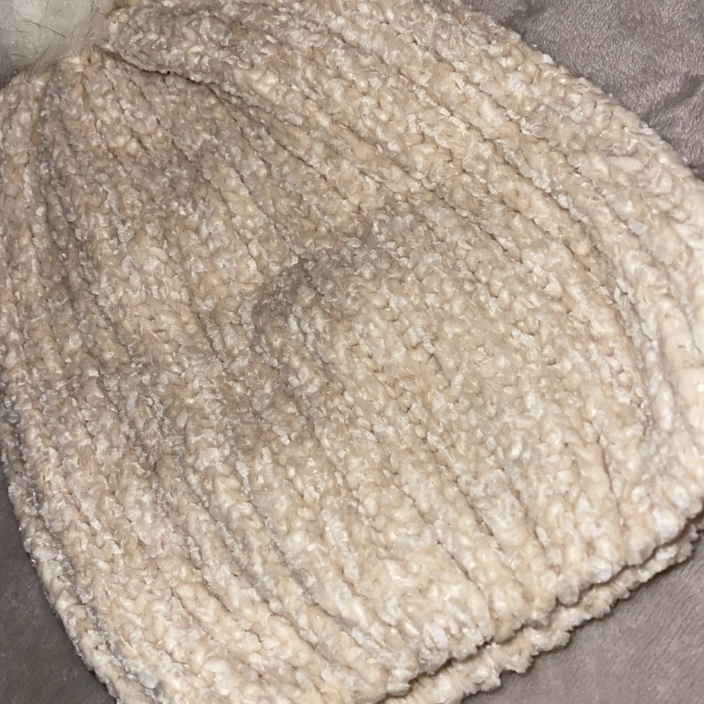 Womens slouchy winter hat - Picture 2 of 2